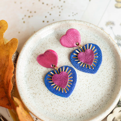 Boucles d'oreilles Coeurs Ex Voto cuirs métallisés framboise et bleu