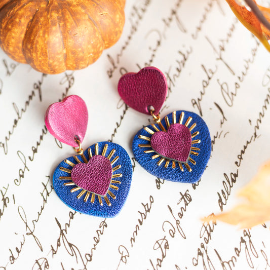 Boucles d'oreilles Coeurs Ex Voto cuirs métallisés framboise et bleu