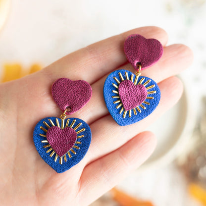 Boucles d'oreilles Coeurs Ex Voto cuirs métallisés framboise et bleu