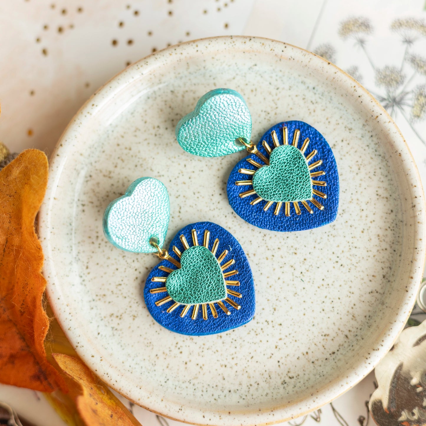 Boucles d'oreilles Coeurs Ex Voto cuirs métallisés turquoise et outremer