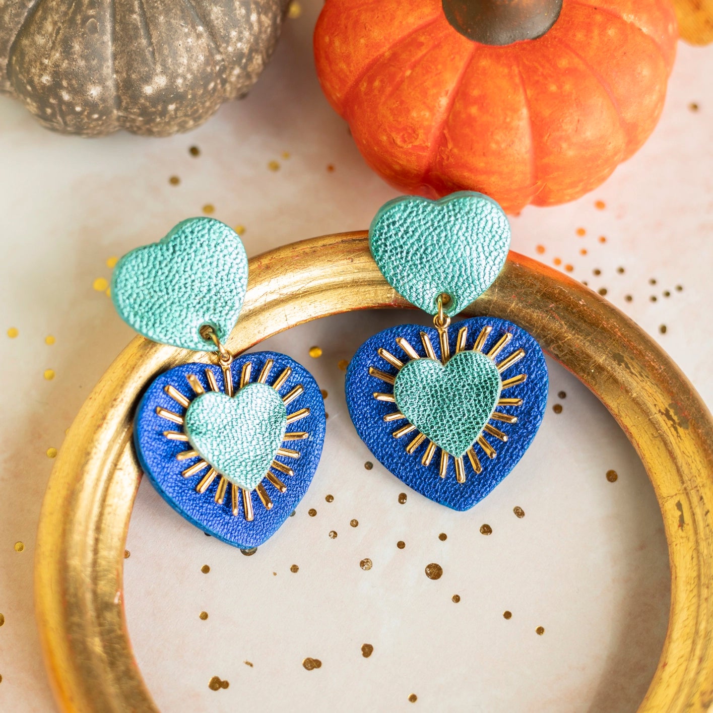 Boucles d'oreilles Coeurs Ex Voto cuirs métallisés turquoise et outremer