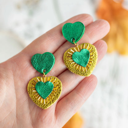 Boucles d'oreilles Coeurs Ex Voto cuirs métallisés vert et chartreuse