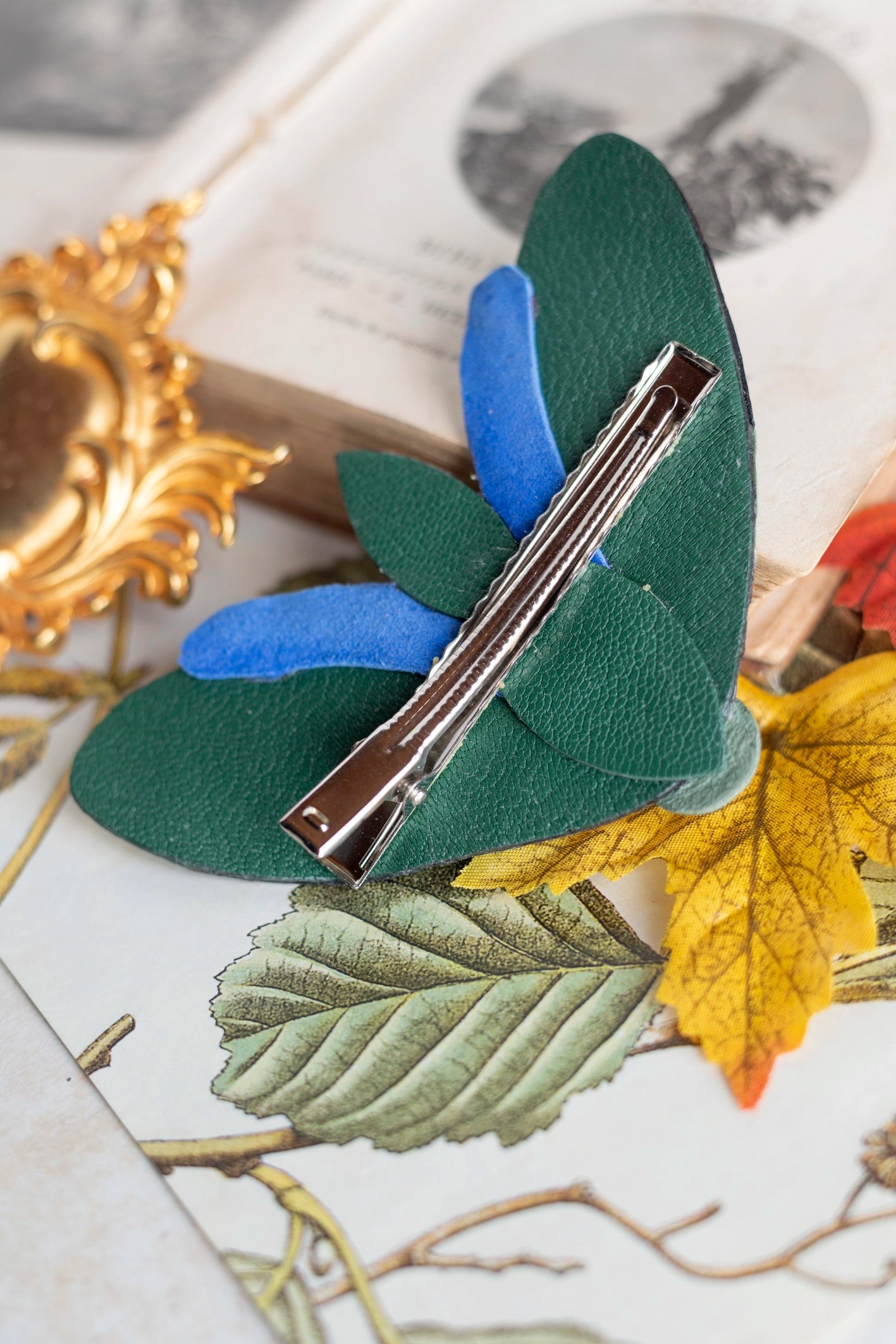 Précommande : pince à cheveux papillon en cuir