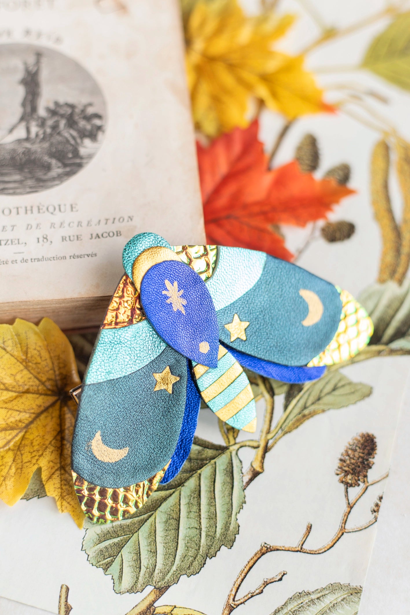 Précommande : pince à cheveux papillon en cuir