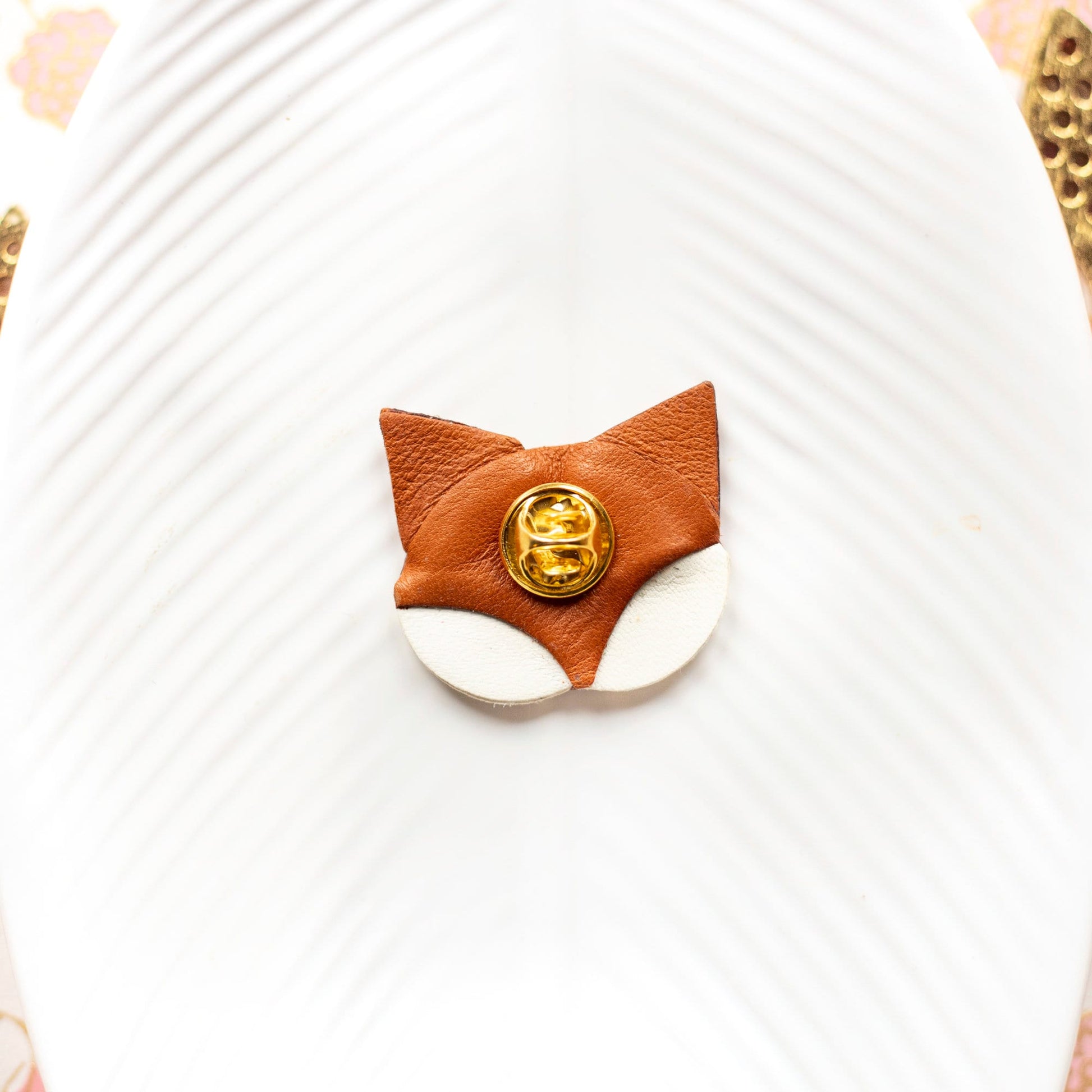 Pin's Renard Roux marron et blanc en cuir recyclé, Cadeau anniversaire Animaux de la forêt style cottagecore