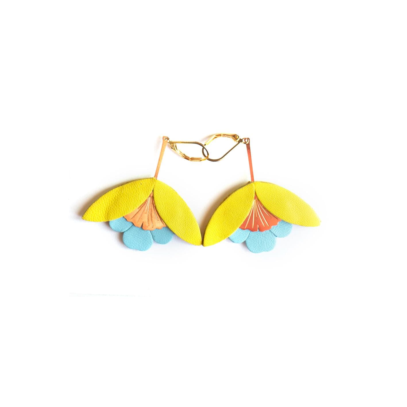 Boucles d'oreilles fleurs en cuir jaune et bleu ginkgo biloba, attaches doré or fin hypoallergéniques