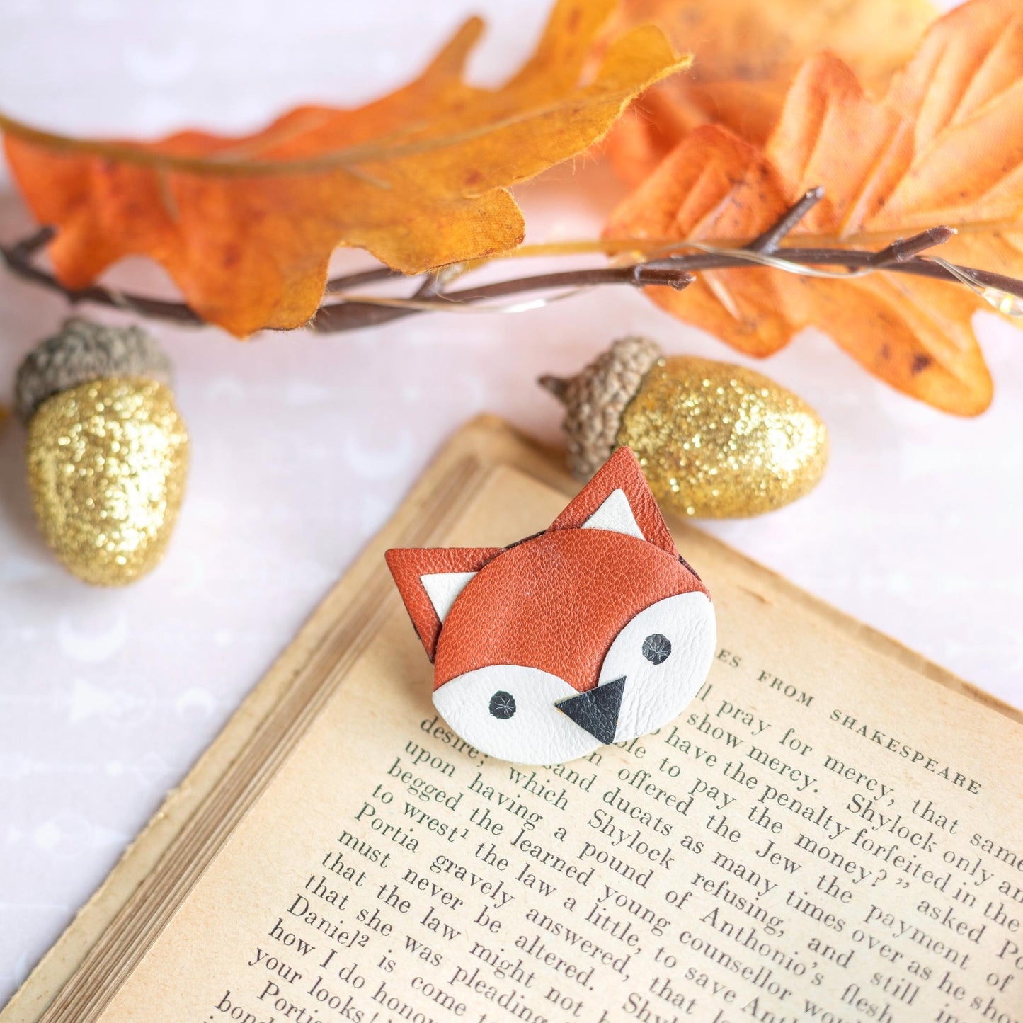 Pin's Renard Roux marron et blanc en cuir recyclé, Cadeau anniversaire Animaux de la forêt style cottagecore