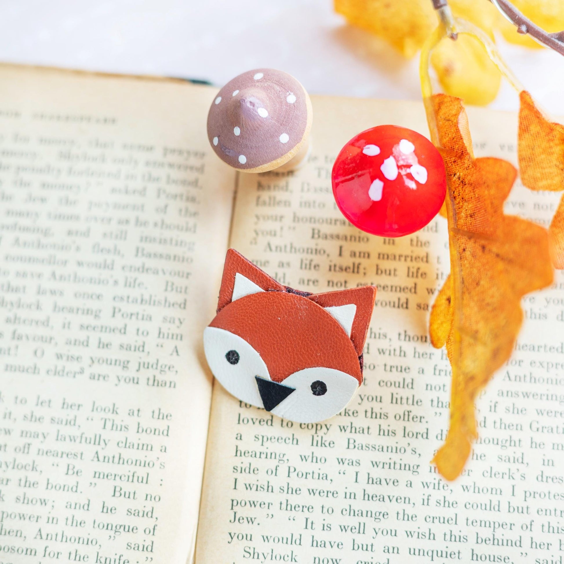Pin's Renard Roux marron et blanc en cuir recyclé, Cadeau anniversaire Animaux de la forêt style cottagecore