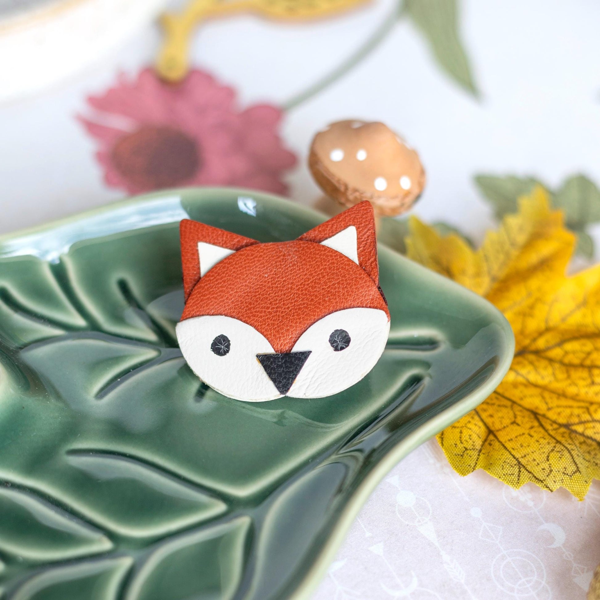 Pin's Renard Roux marron et blanc en cuir recyclé, Cadeau anniversaire Animaux de la forêt style cottagecore