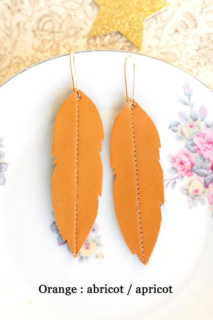 Longues boucles d'oreilles plumes en cuir : couleur au choix
