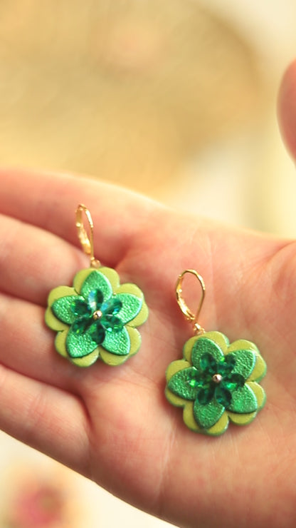 Boucles d'oreilles Evelyne - Fleur baroque verte printanière