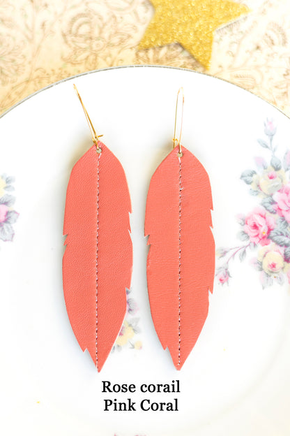 Longues boucles d'oreilles plumes en cuir : couleur au choix