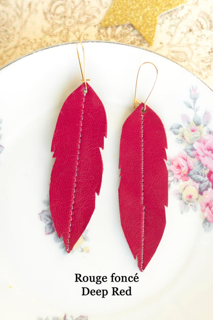 Longues boucles d'oreilles plumes en cuir : couleur au choix