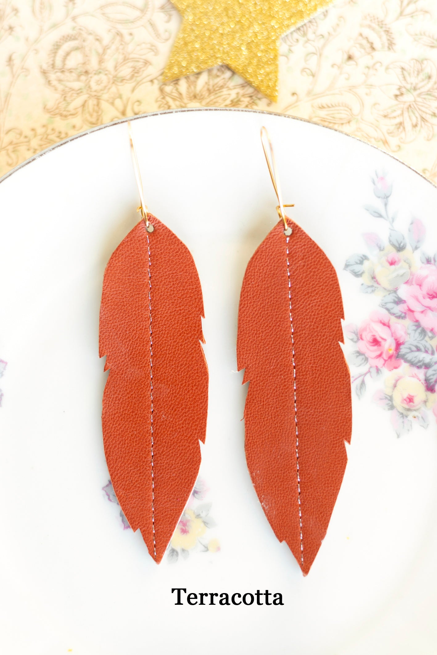 Longues boucles d'oreilles plumes en cuir : couleur au choix