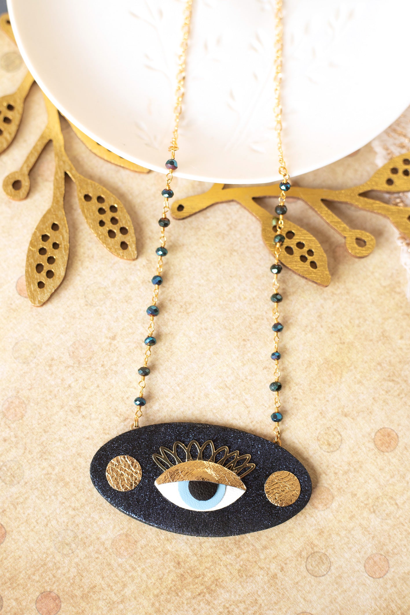 Necklace The Eye that sees the Moon