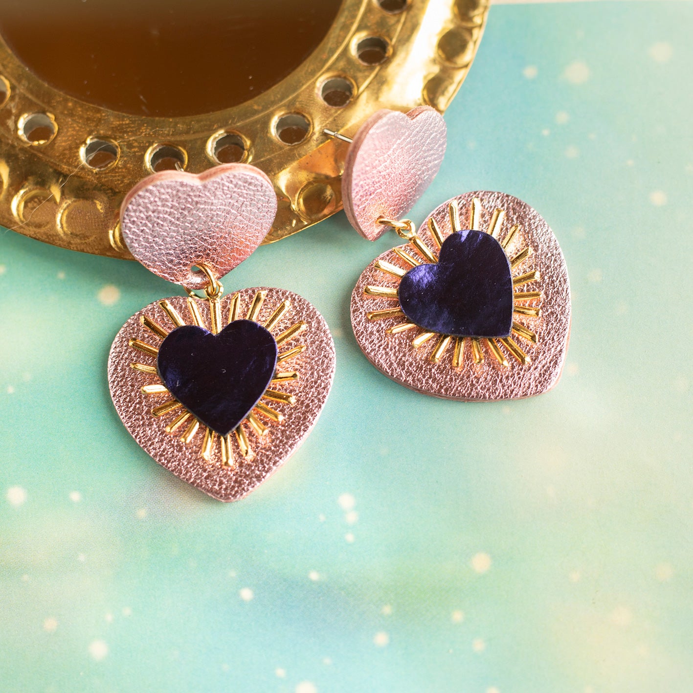 Boucles d'oreilles Sacré Coeur rose et violet métallisé