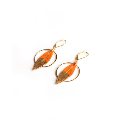 Boucles d'oreilles créoles plumes cuir orange