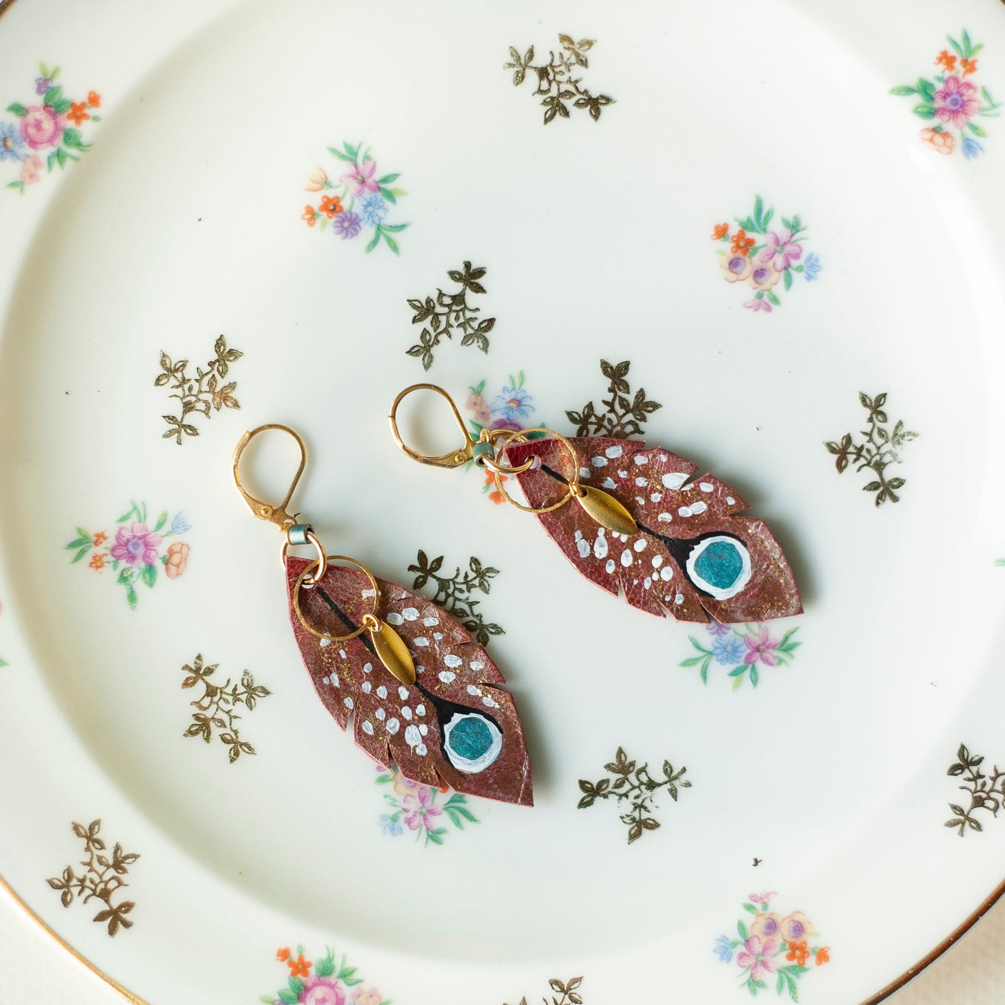 Plume de Paon earrings in brown white blue leather