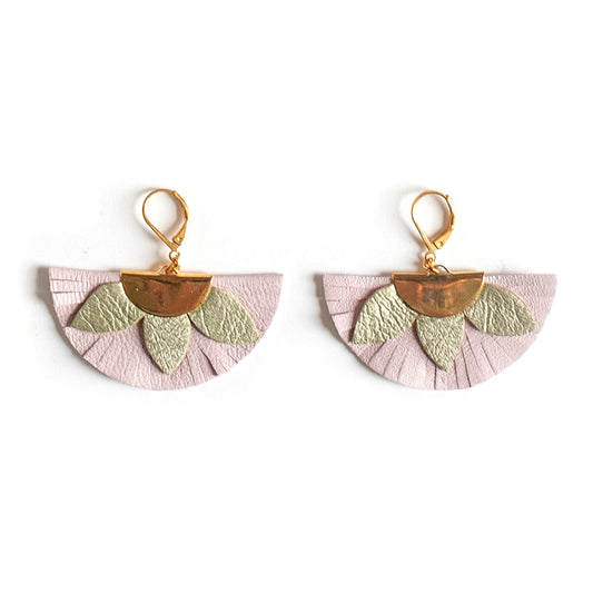 Half-moon earrings in pink and gold leather