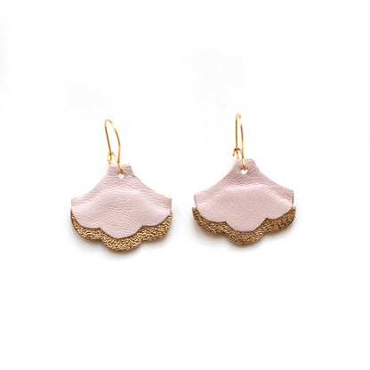 Boucles d'oreilles Ginkgo Biloba en cuir rose et doré