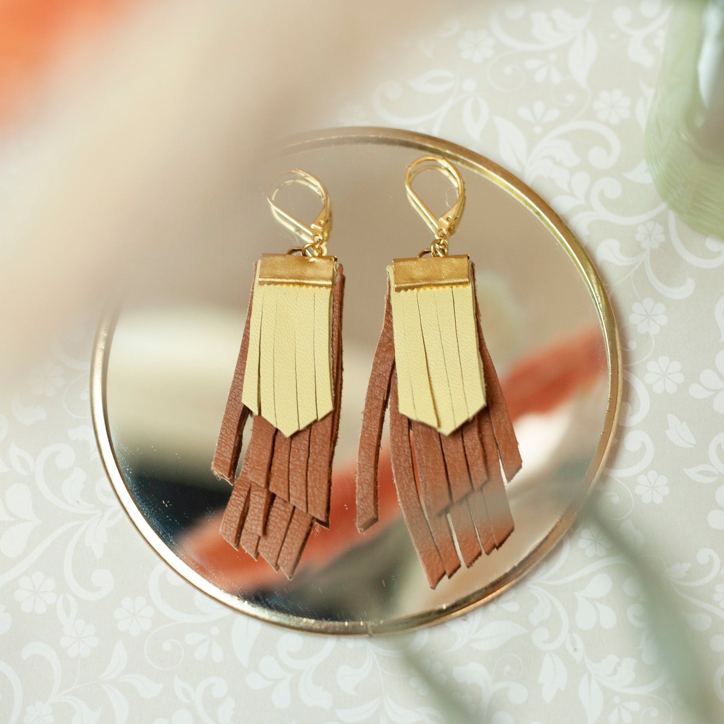 Fringed earrings in camel and pale yellow leather