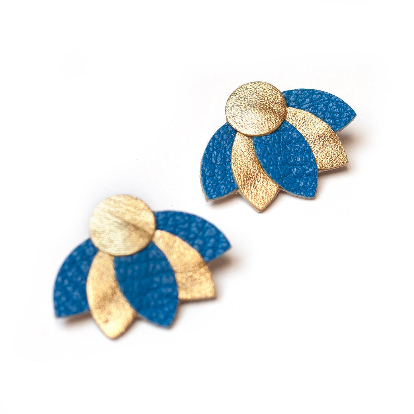Flower earrings in blue and gold leather