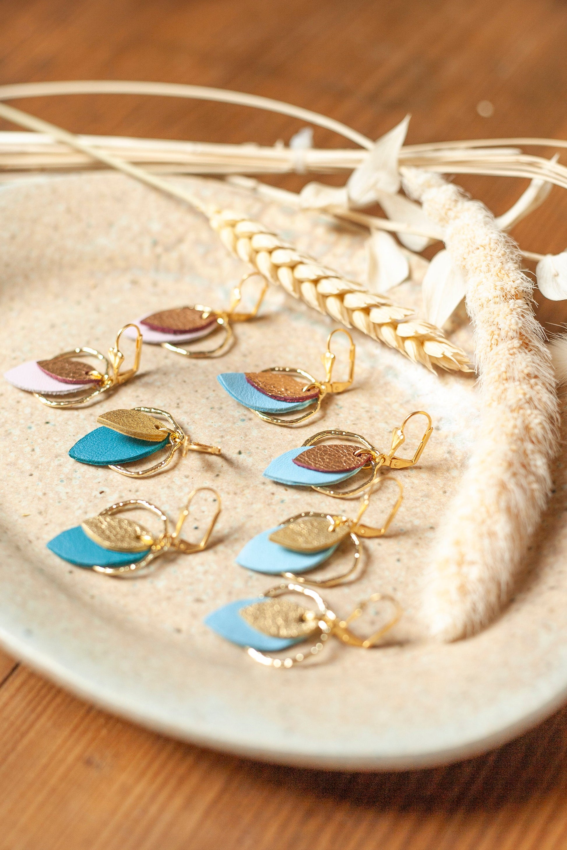 Boucles d'oreilles créoles en cuir bleu turquoise