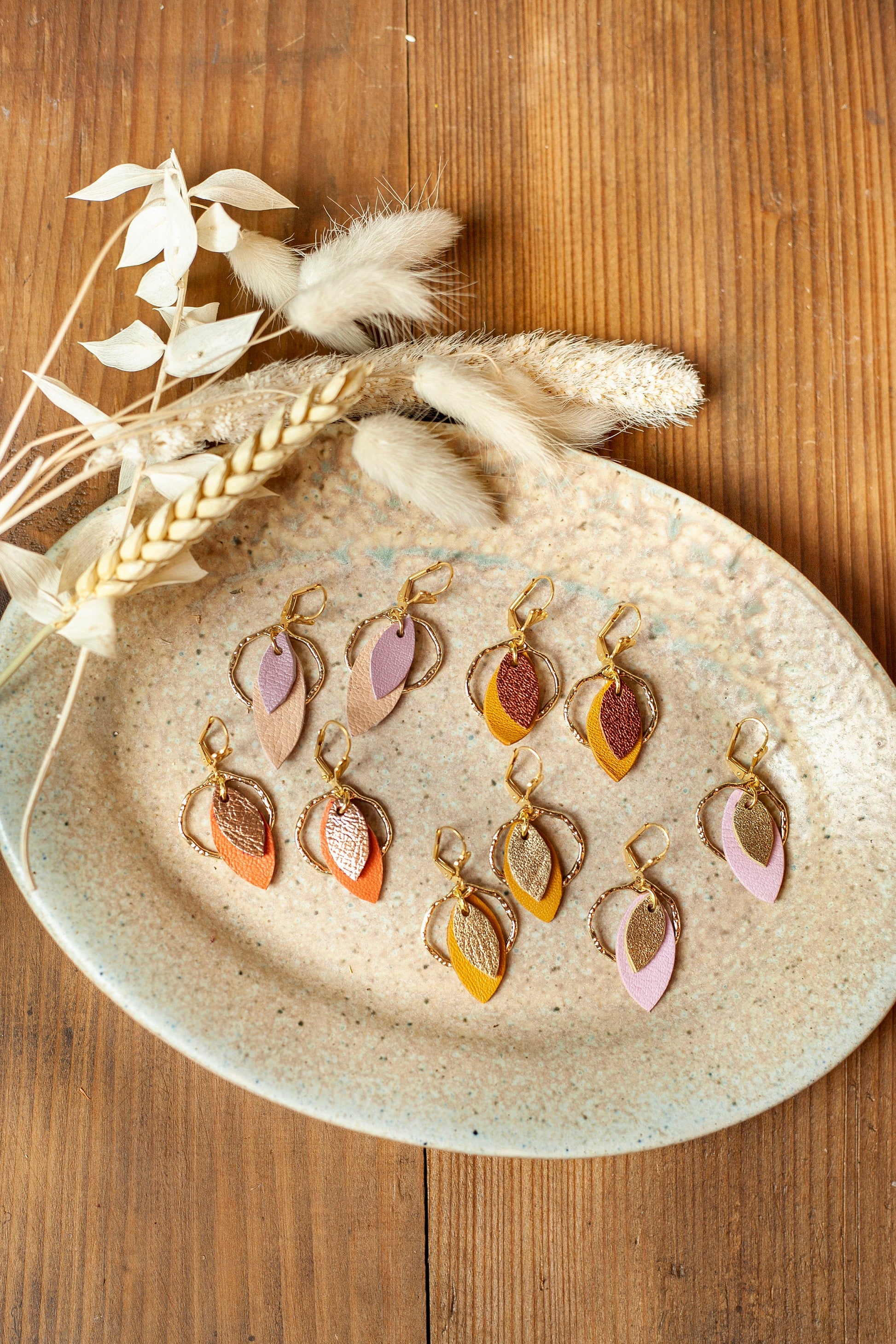 Boucles d'oreilles cuir vieux rose et doré