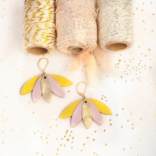 Palmier-Ohrringe aus gelbem, rosafarbenem und goldenem Leder