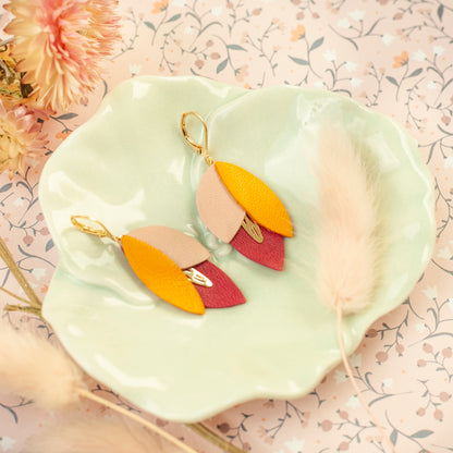 Boucles d’oreilles fleurs en cuir orange rouge et rose