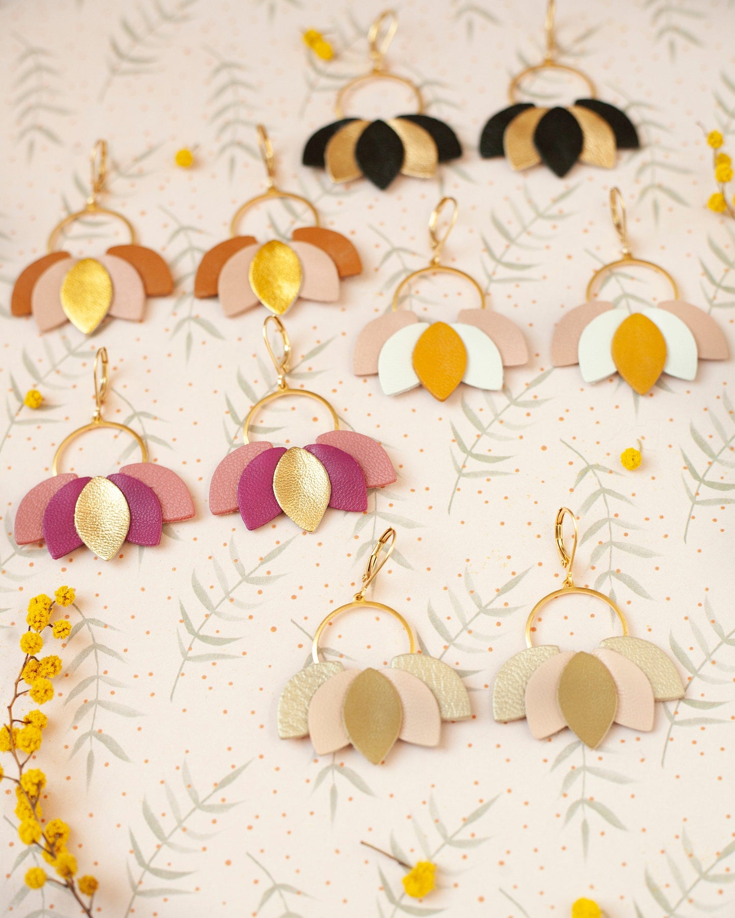 Boucles d'oreilles Nymphéas en cuir rose blanc et jaune moutarde