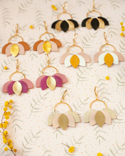 Boucles d'oreilles Nymphéas en cuir rose blanc et jaune moutarde