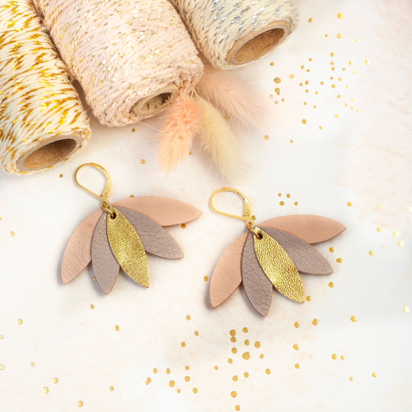 Palmier-Ohrringe aus rosa und goldenem Leder