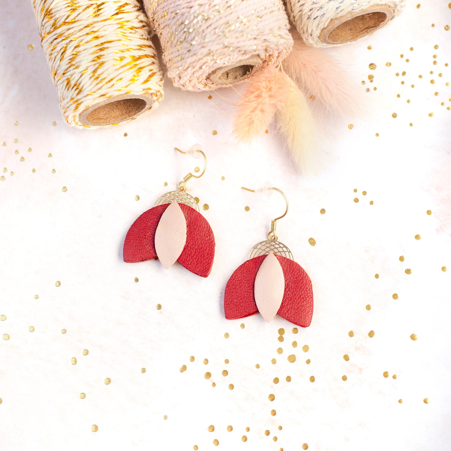 Cigale-Ohrringe aus hellrosa und rotem Leder