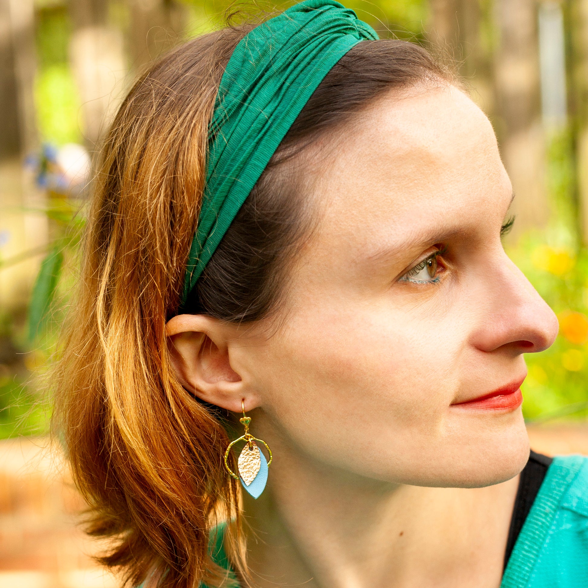 Boucles d'oreilles créoles cuir jaune et doré