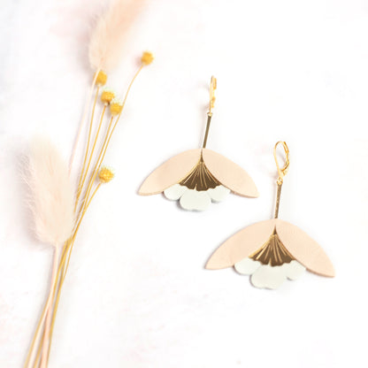 Boucles d'oreilles Fleur de Ginkgo cuir blanc et rose chair