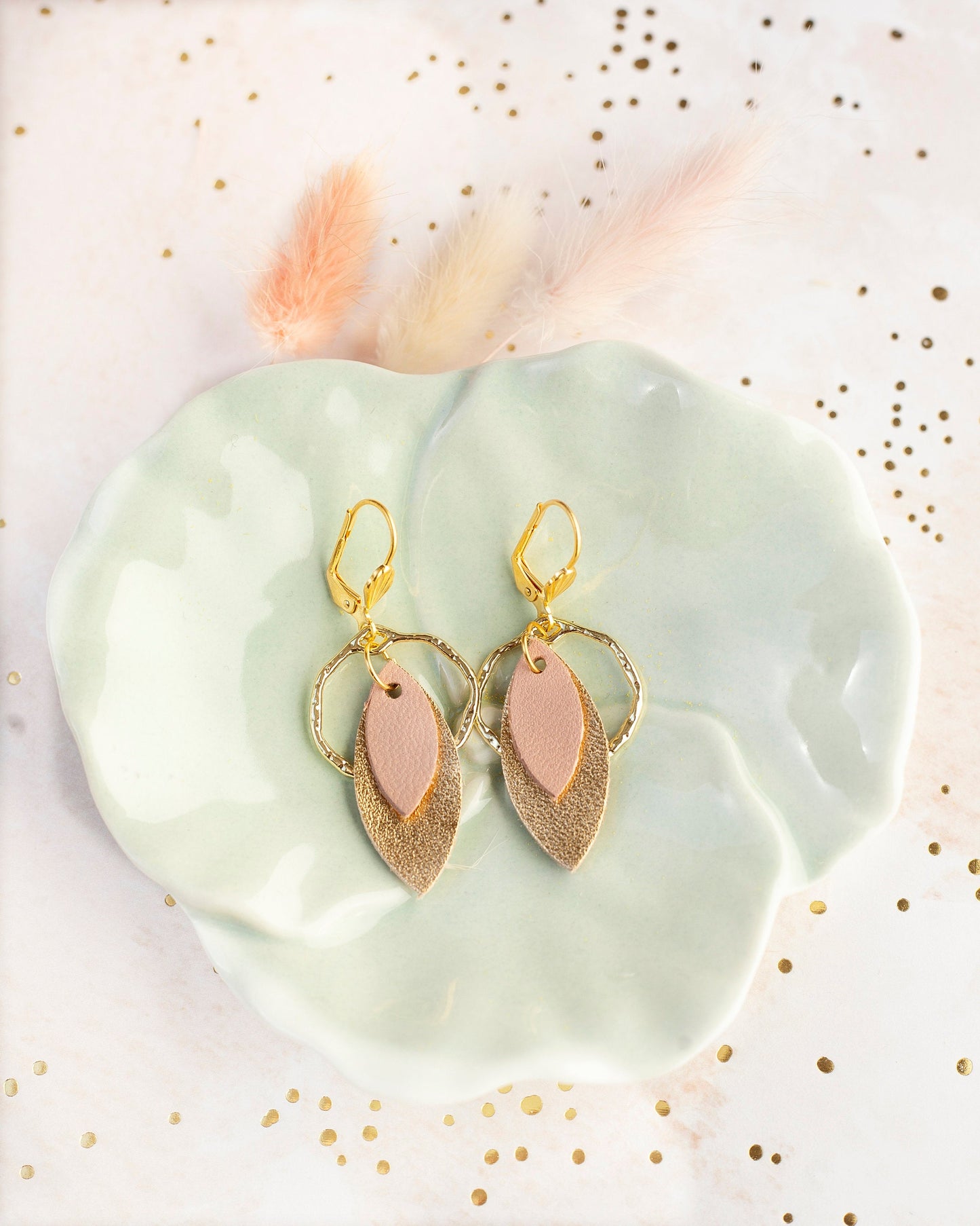 Boucles d'oreilles pétales de cuir or et rose