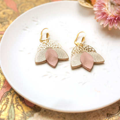 Boucles d'oreilles Rosace cuir rose et doré mat