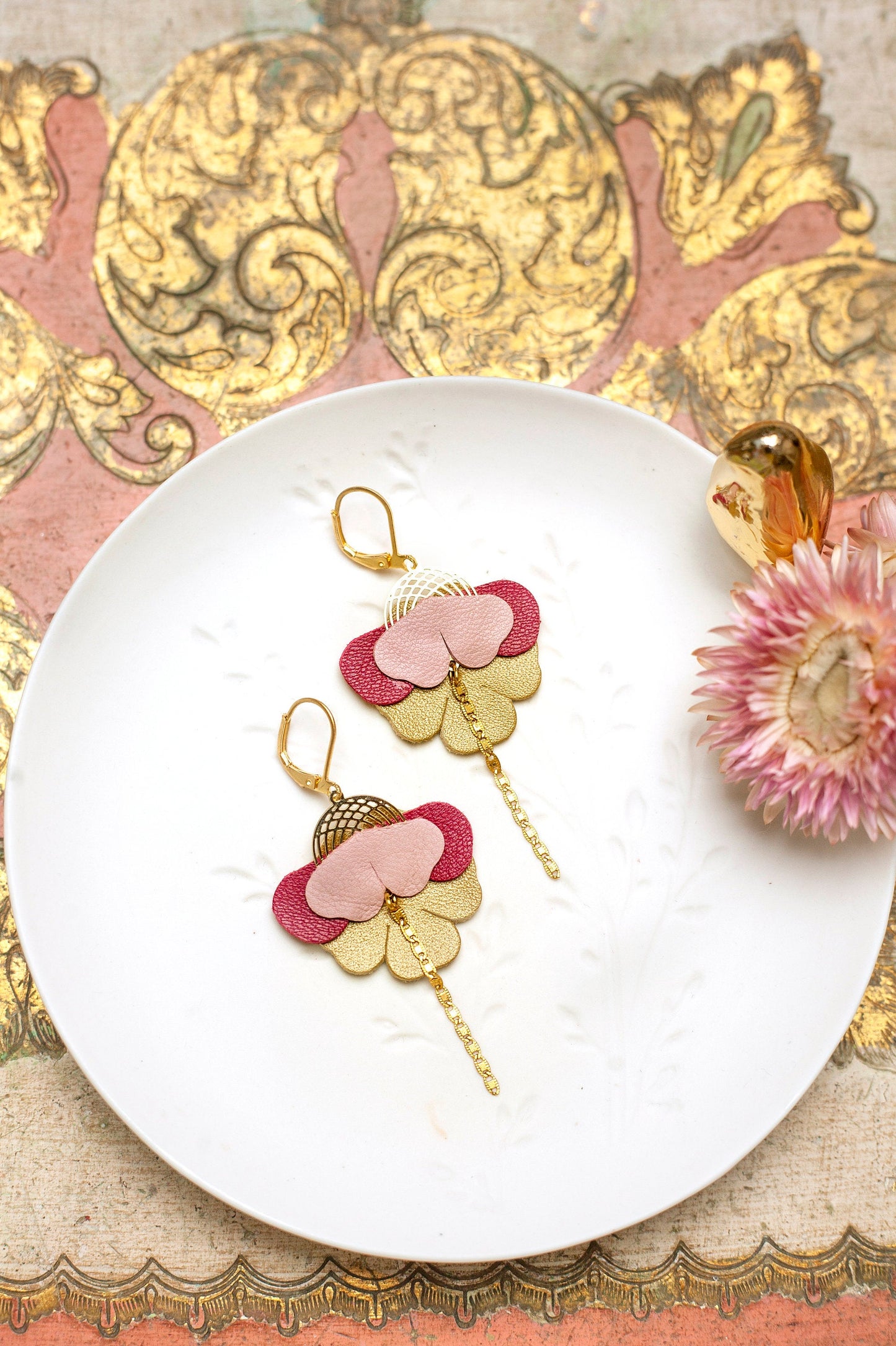 Boucles d’oreilles Orchidées en cuir rose violine et bronze