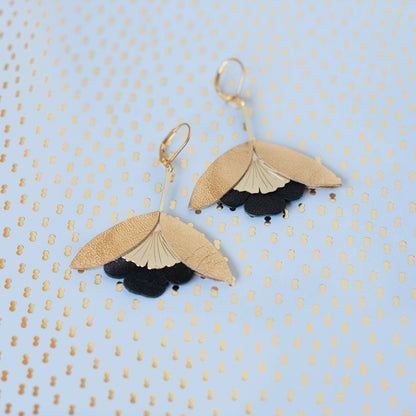 Boucles d'oreilles Fleur de Ginkgo doré et noir en cuir