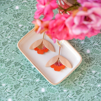 Boucles d'oreilles Fleur de Ginkgo cuir rose chair et orange