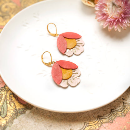 Boucles d'oreilles fleurs de cerisier en cuir rouge jaune ocre rose clair