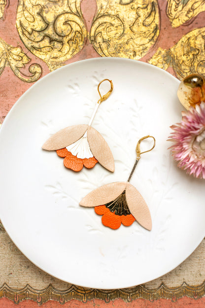 Boucles d'oreilles Fleur de Ginkgo cuir rose chair et orange