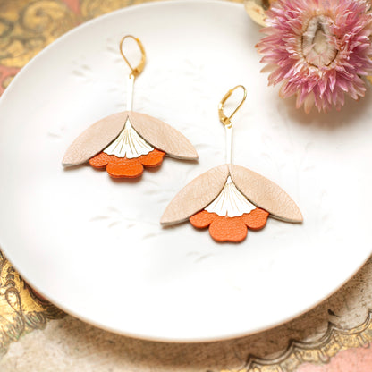 Boucles d'oreilles Fleur de Ginkgo cuir rose chair et orange