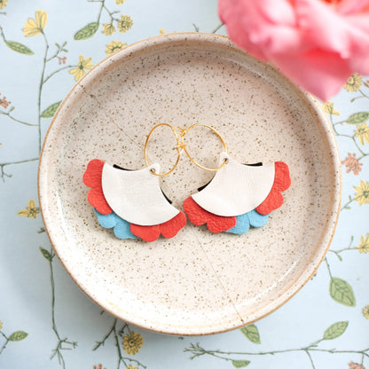 Boucles d'oreilles Eventail corail blanc et bleu