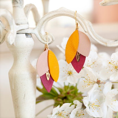 Boucles d’oreilles fleurs en cuir orange rouge et rose