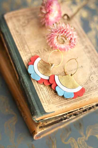 Boucles d'oreilles Eventail corail blanc et bleu