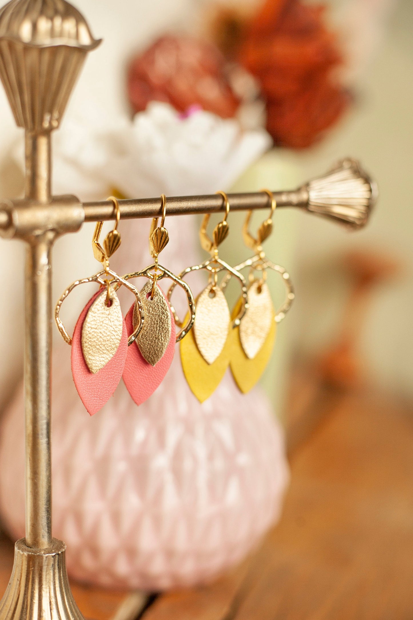 Boucles d'oreilles créoles cuir jaune et doré