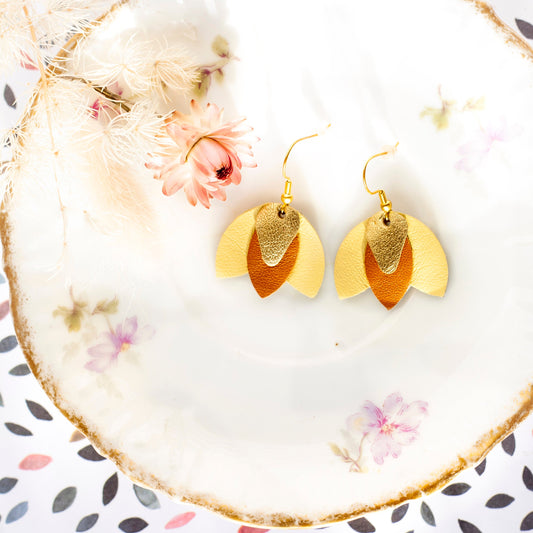 Flower earrings in brown and yellow gold leather "Daffodil"