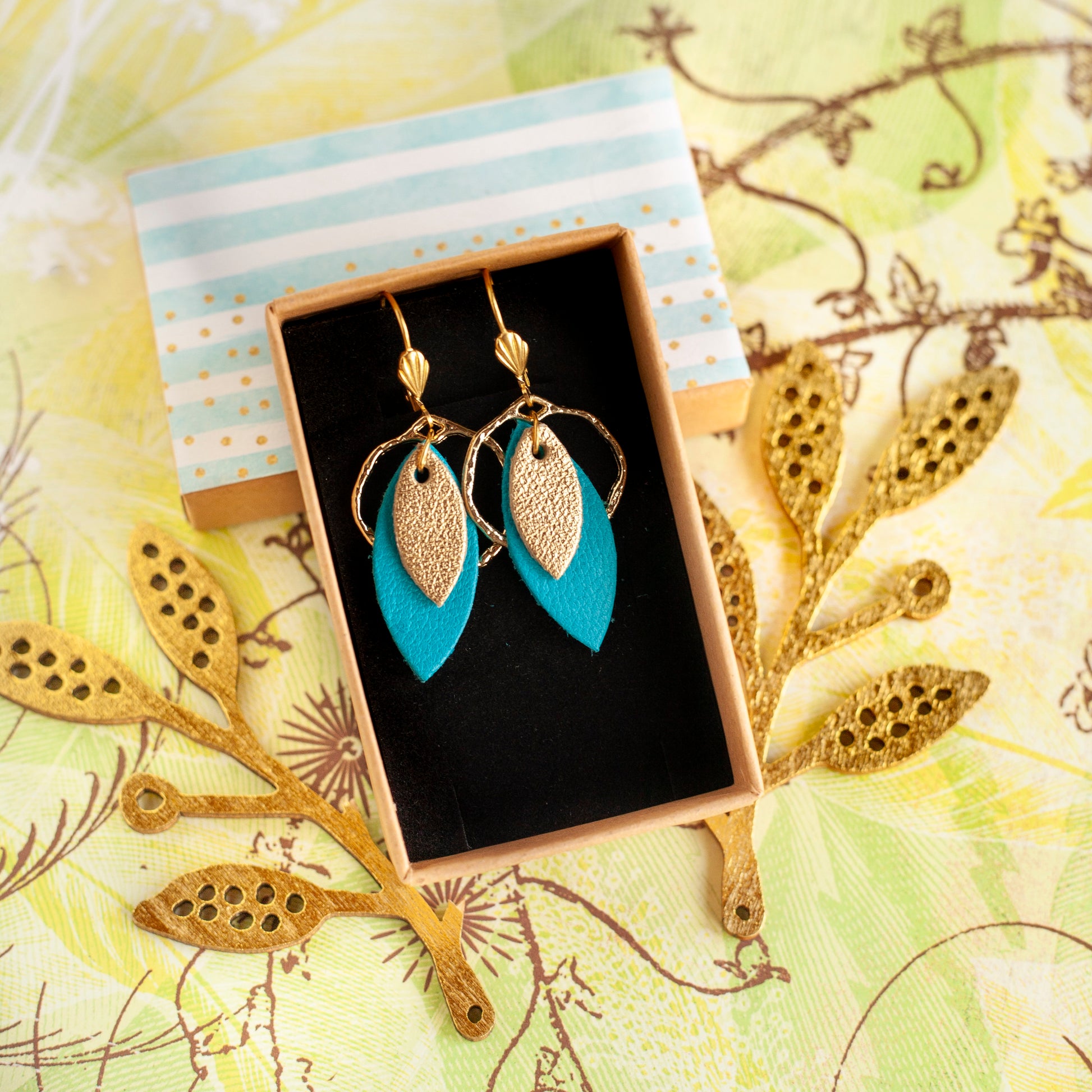 Boucles d'oreilles cuir bleu canard et doré